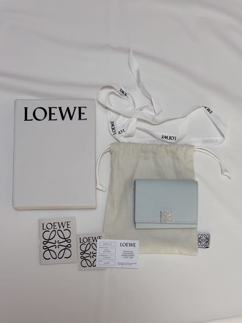 LOEWE 水色 三つ折り財布