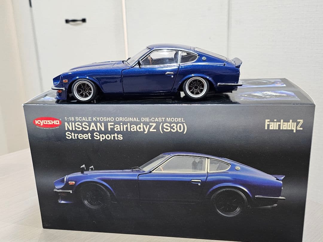 京商　1/18　日産　フェアレディZ　（S30）Street・ Sports