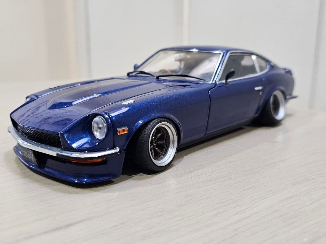 京商　1/18　日産　フェアレディZ　（S30）Street・ Sports