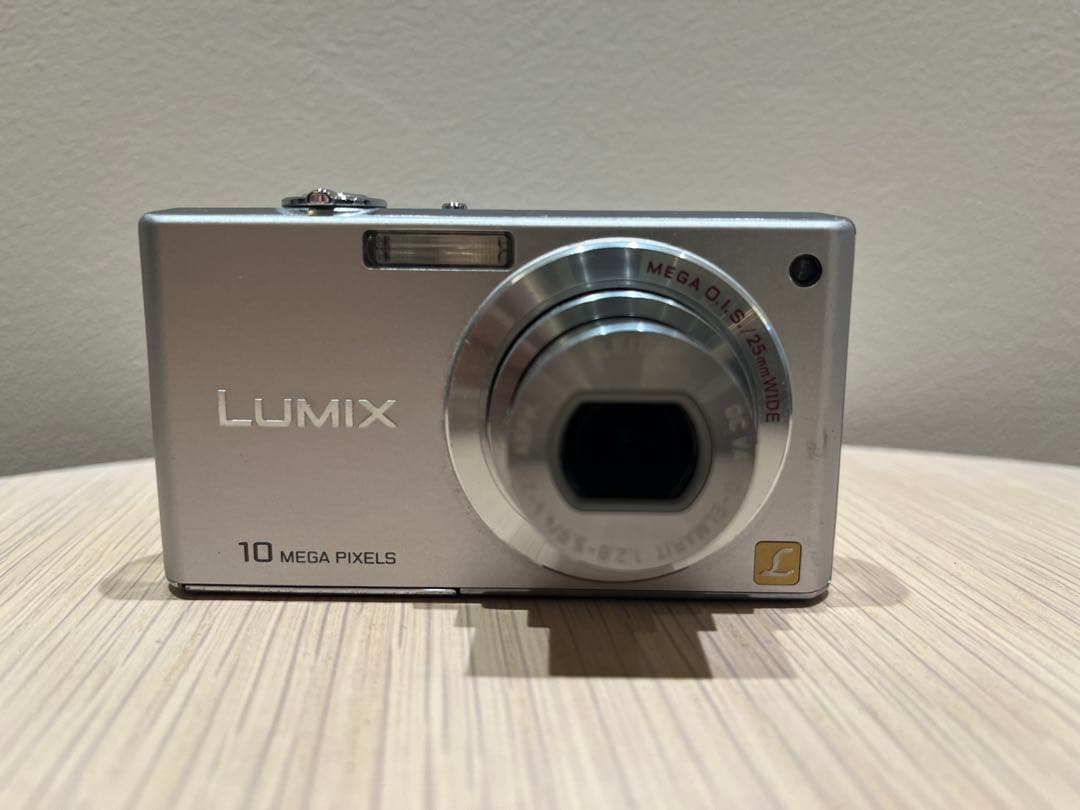 LUMIX DMC-FX37 10メガピクセル