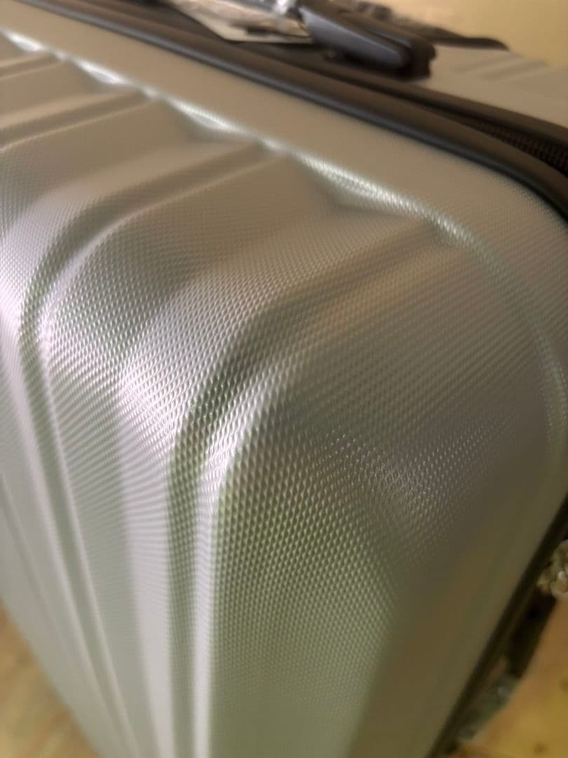 МサイズSサイズ新品未使用スーツケースキャリーケース　シルバー60L軽量3-5泊