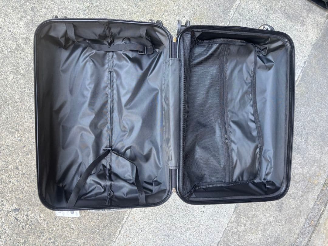 МサイズSサイズ新品未使用スーツケースキャリーケース　シルバー60L軽量3-5泊