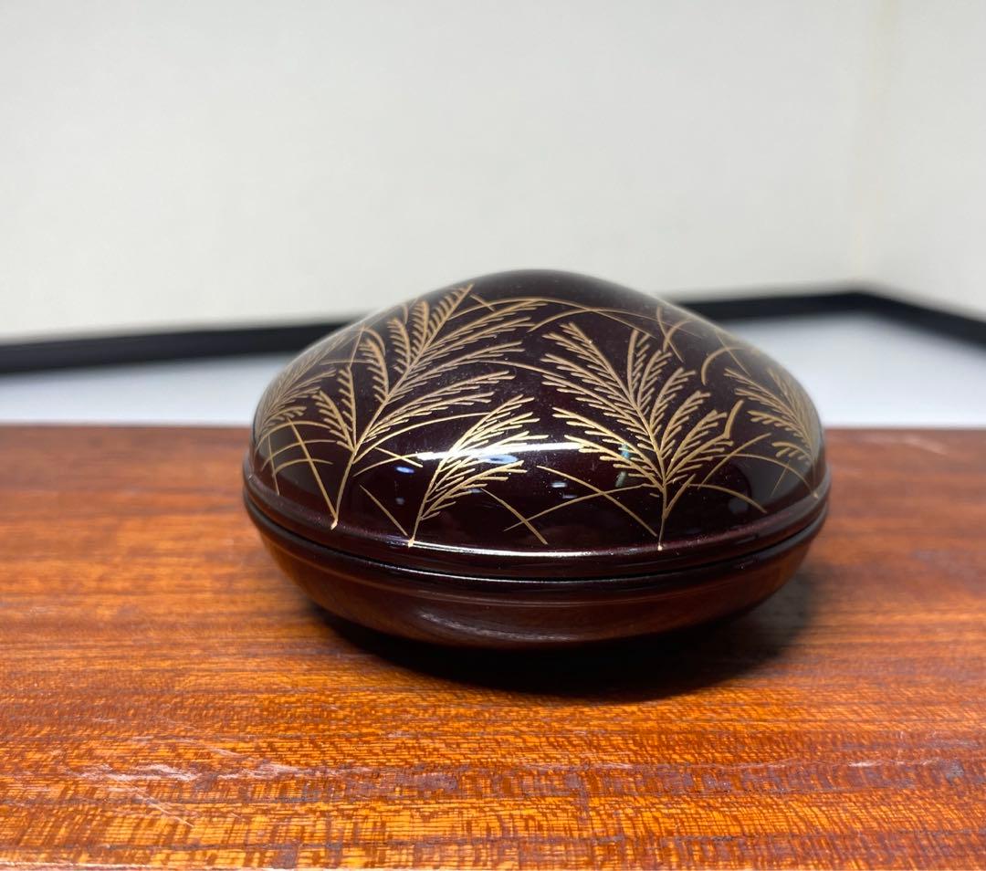 【茶道具】忠雲造　溜塗武蔵野蒔絵　宝珠香合（共箱）