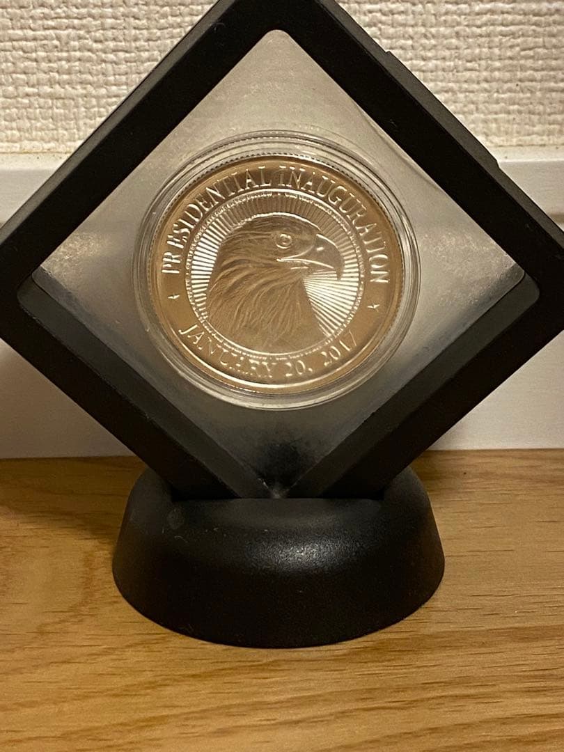 2016 トランプ 第45代 大統領 就任記念 1オンス銀貨 展示スタンド付き