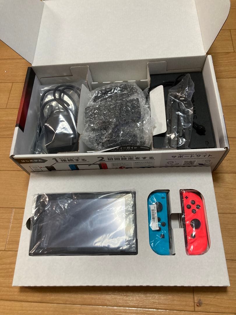 液晶不良　Nintendo Switch ネオンレッド/ネオンブルー　箱傷あり