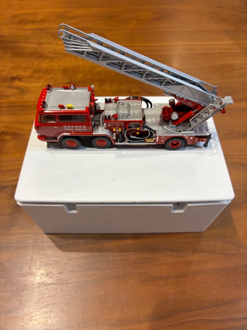 トミカ リミテッドヴィンテージNEO日野 はしご付消防車　LV-N24ⓐ