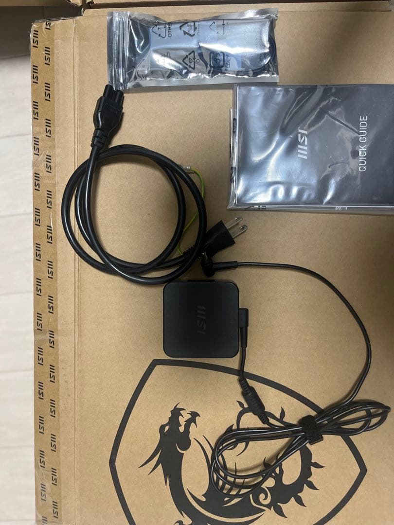 【ほぼ新品】 Modern 14 B11MOU ノートPC