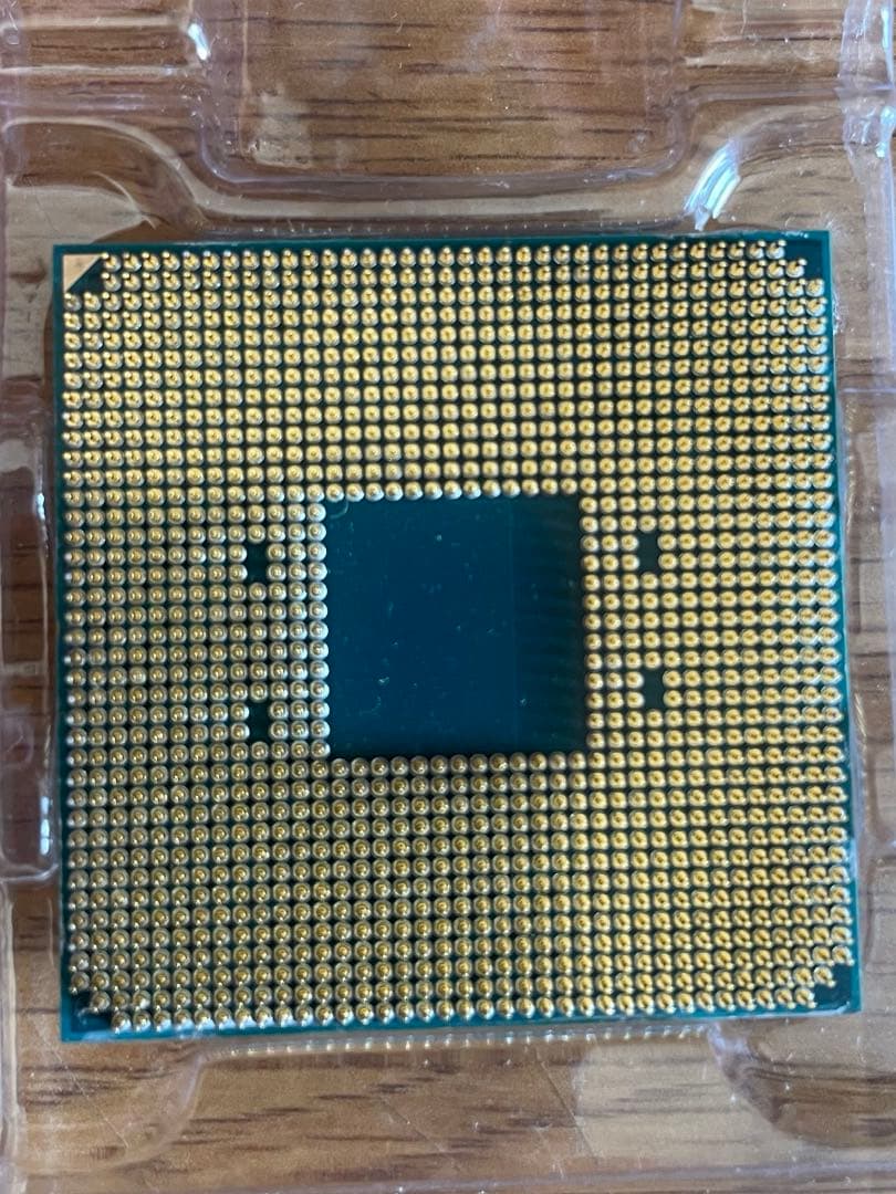 AMD RYZEN CPU 3700xプラスチックケース入り
