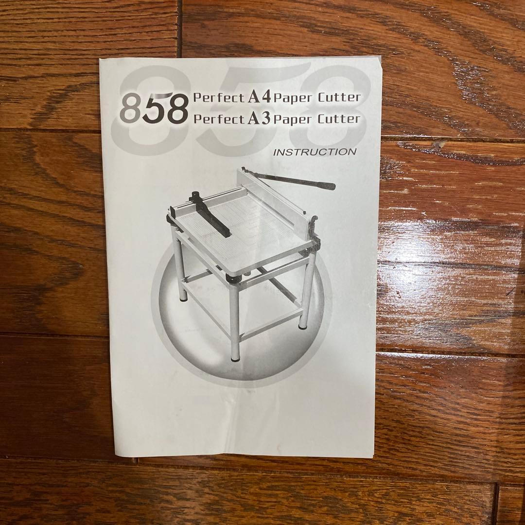 A4 裁断機　大型ペーパーカッター
