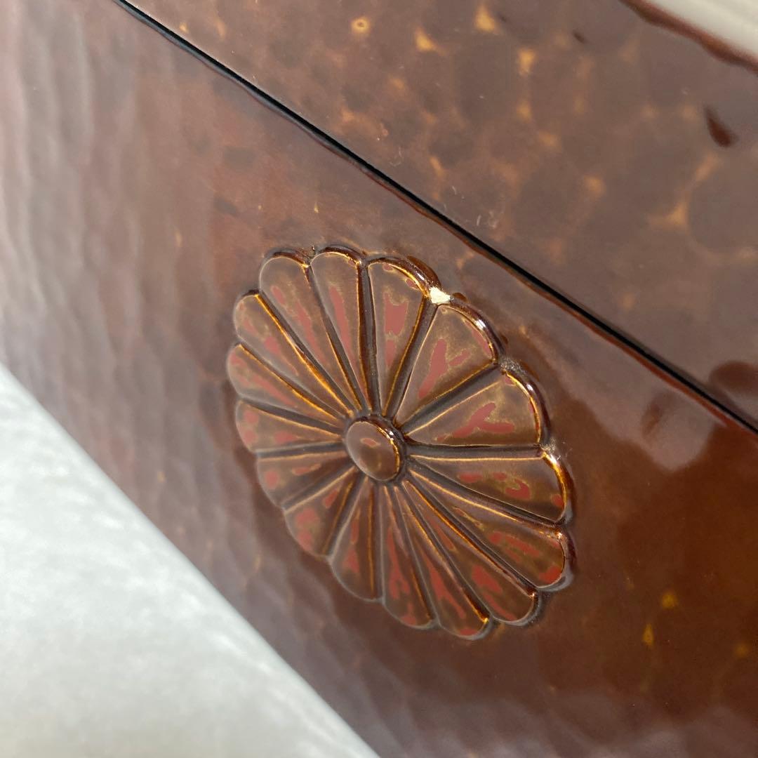 木製茶箱　菊桐彫模様色付き　未使用