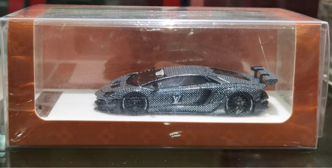 ルイ・ヴィトン特注 1/64ミニカー　ランボルギーニ・アヴェンタドール