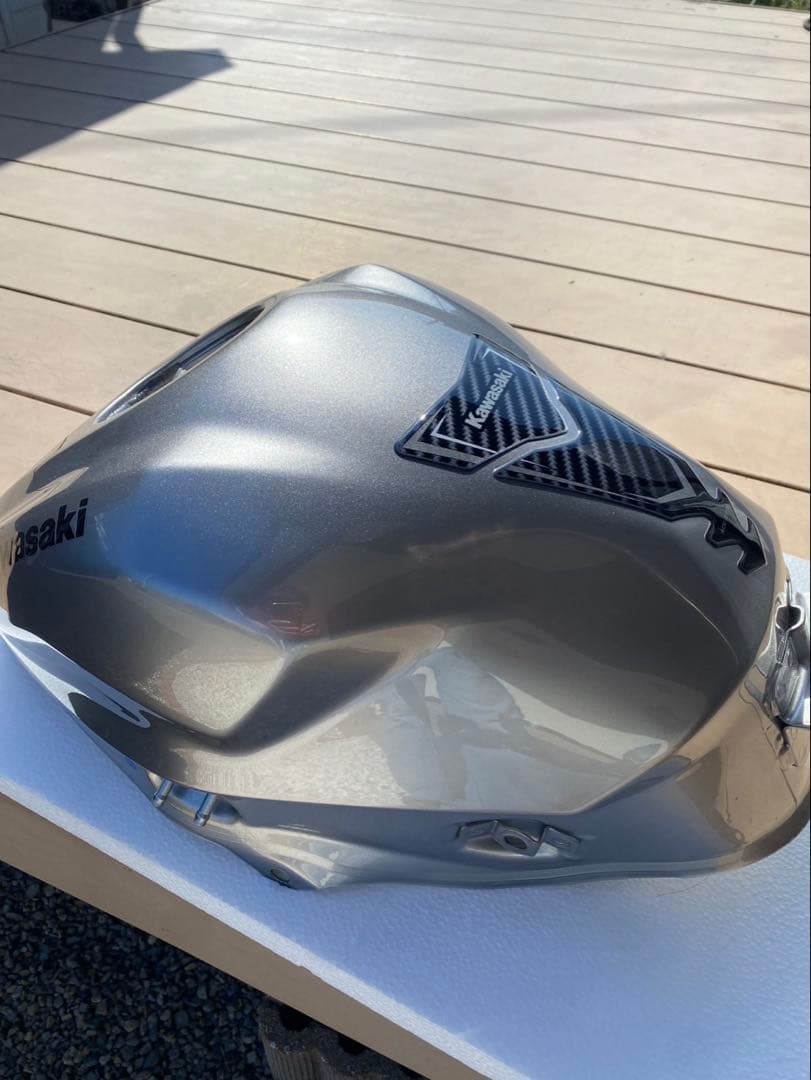 zx25r☆ガソリンタンク☆シルバーメタリック☆2024年モデル☆傷無し美品