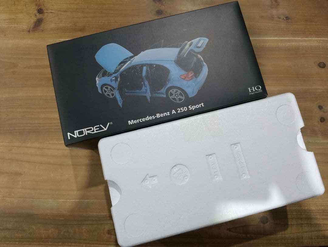 1/18　ベンツ　Aクラス　W176 A250 スポーツ　ミニカー　ブルー