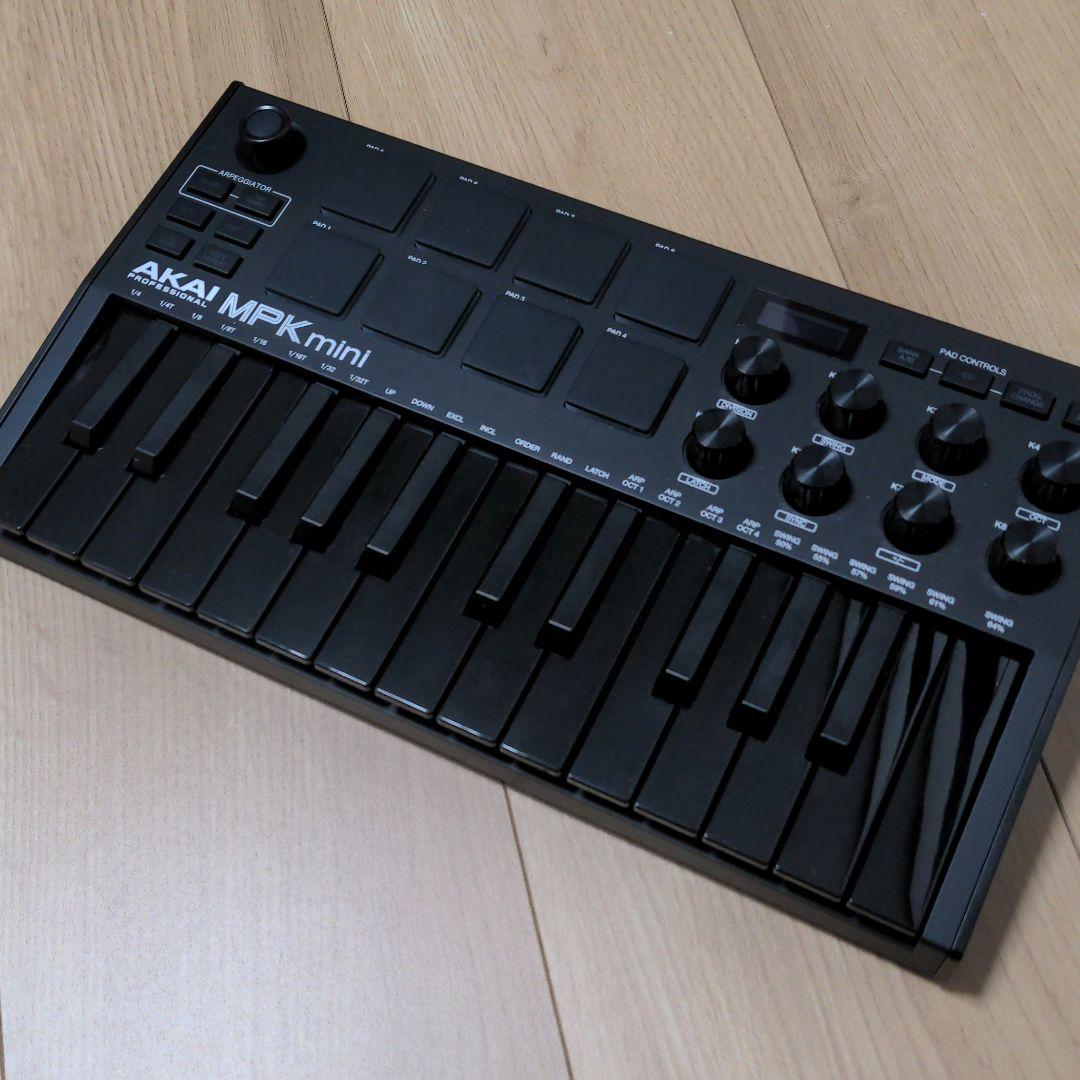 Akai Pro MIDIキーボード 25鍵USB ベロシティ対応8パッド