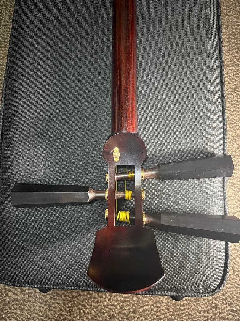 値下げしました。 津軽三味線 紅木 本鼈甲撥 超軽量ケース付き