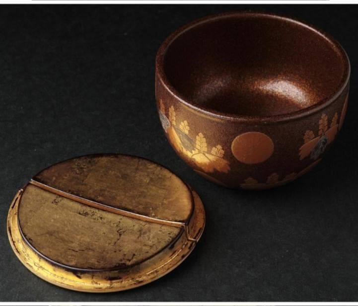 【安土桃山】◆『豊臣家伝来 菊/五七桐紋金銀蒔絵大海形 牙割蓋薄茶入』◆