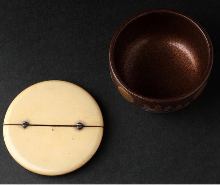 【安土桃山】◆『豊臣家伝来 菊/五七桐紋金銀蒔絵大海形 牙割蓋薄茶入』◆