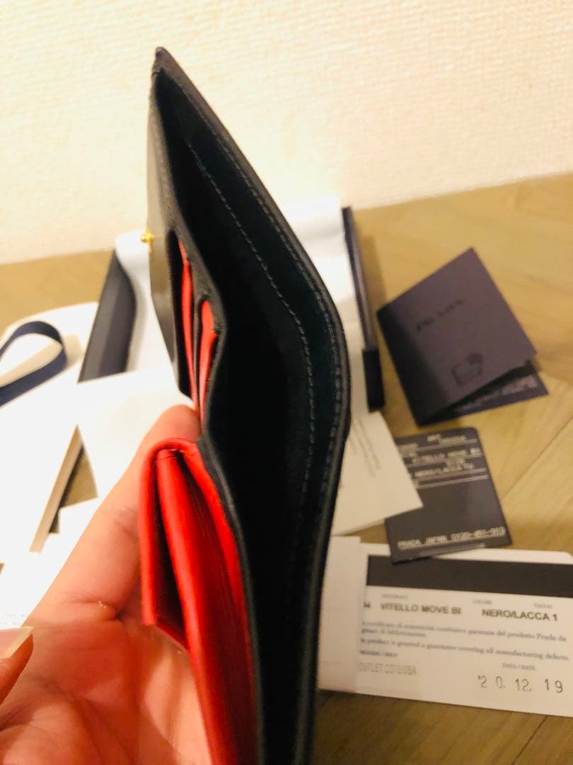 PRADA二つ折り財布 (ICチップ(RFID)搭載)