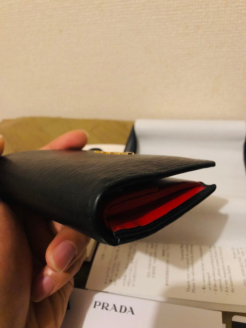 PRADA二つ折り財布 (ICチップ(RFID)搭載)