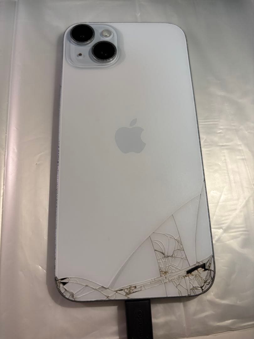 Apple iPhone 15プラス　ホワイト ジャンク　ひび割れあり