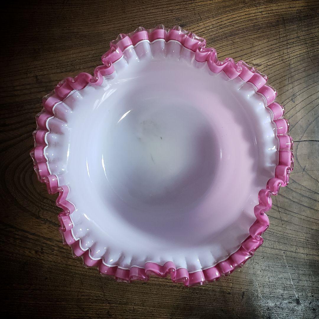 乳白地桃色被し　色ガラス　輪花　コンポート　ウランガラス　氷コップ