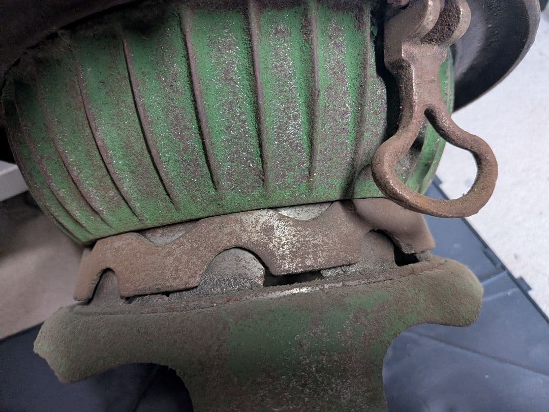 緑色の鋳鉄製薪ストーブ　だるまストーブ　レトロ　ミニサイズ