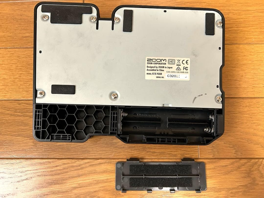 G1X FOUR マルチエフェクター　ZOOM