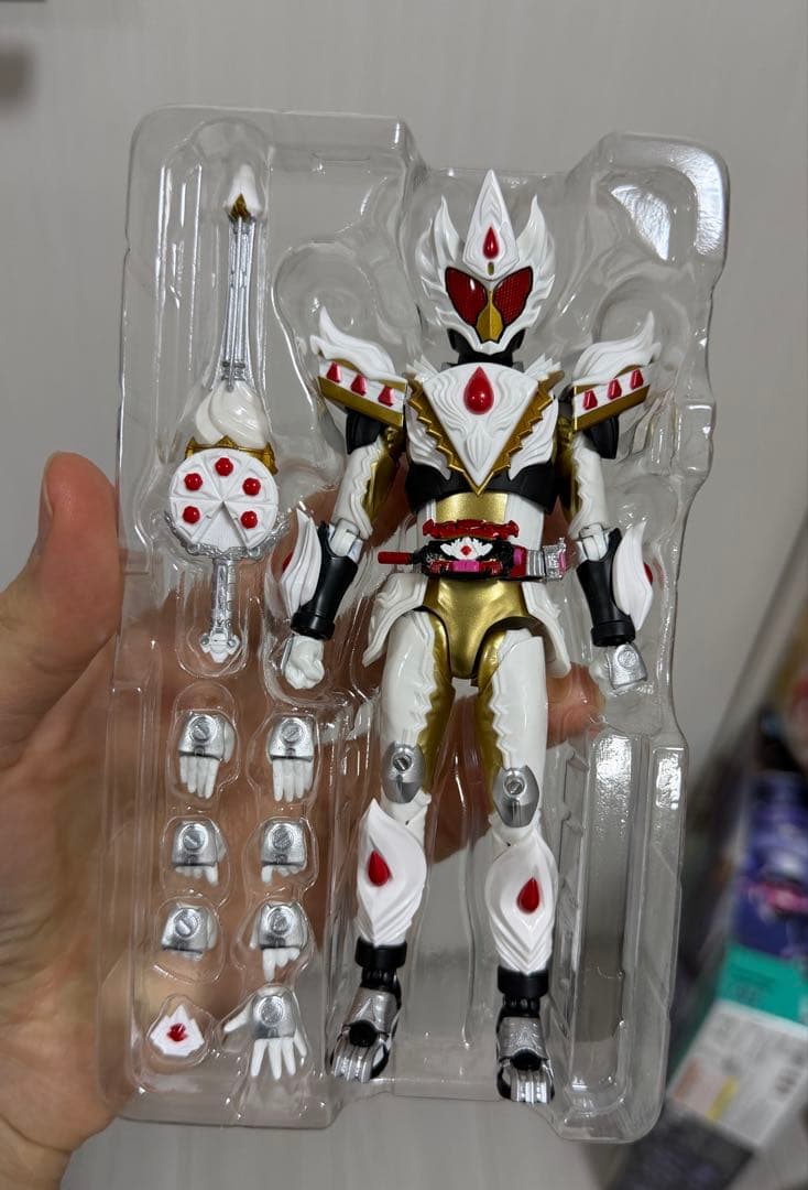 m*k様 仮面ライダーガヴ ケーキングフォーム S.H.Figuarts