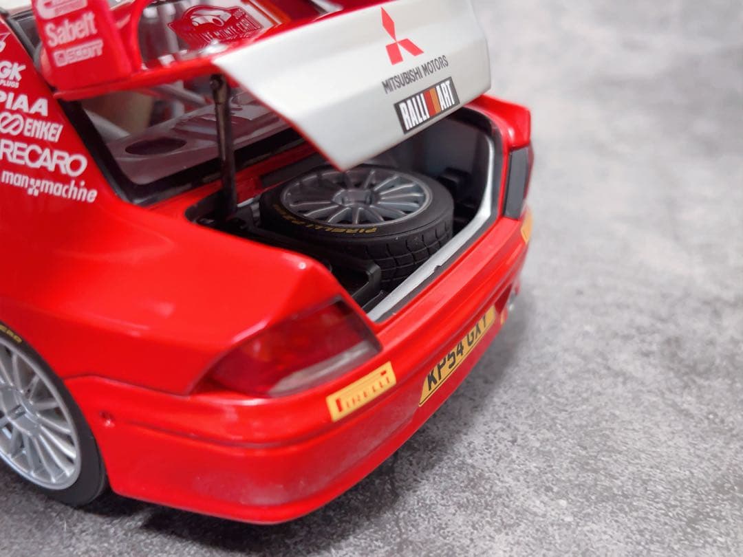 オートアート1/18 三菱ランサー WRC05 PANIZZI ＃10