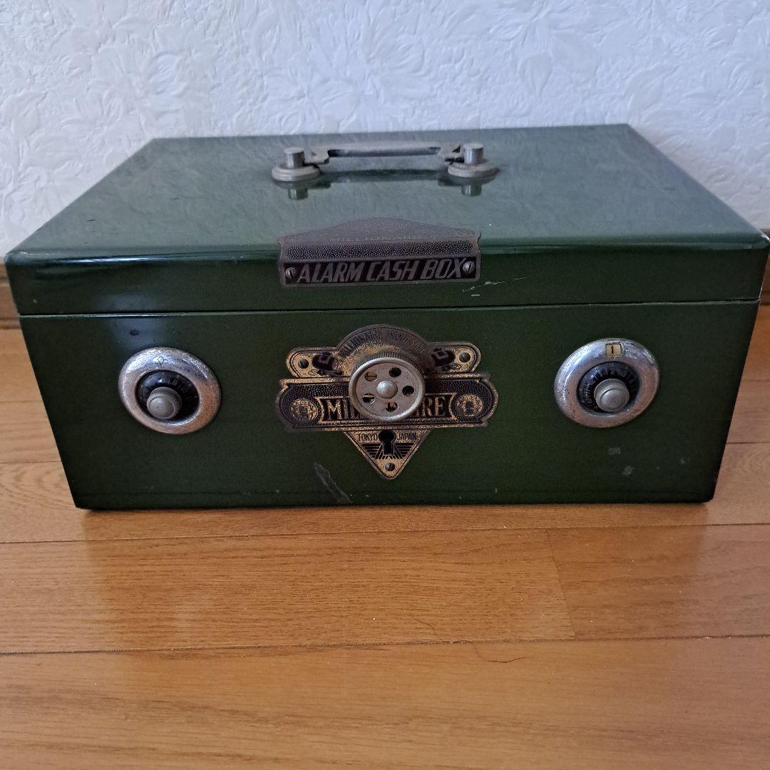 レトロ・アンティーク手提げ金庫 カギ付き