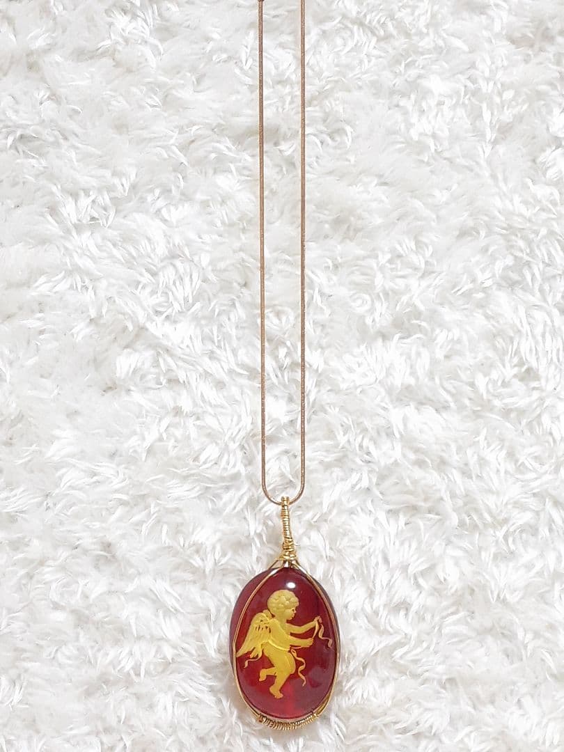 土日限定価格！琥珀　レッドアンバー　インタリオ彫刻ペンダント　　ネックレス