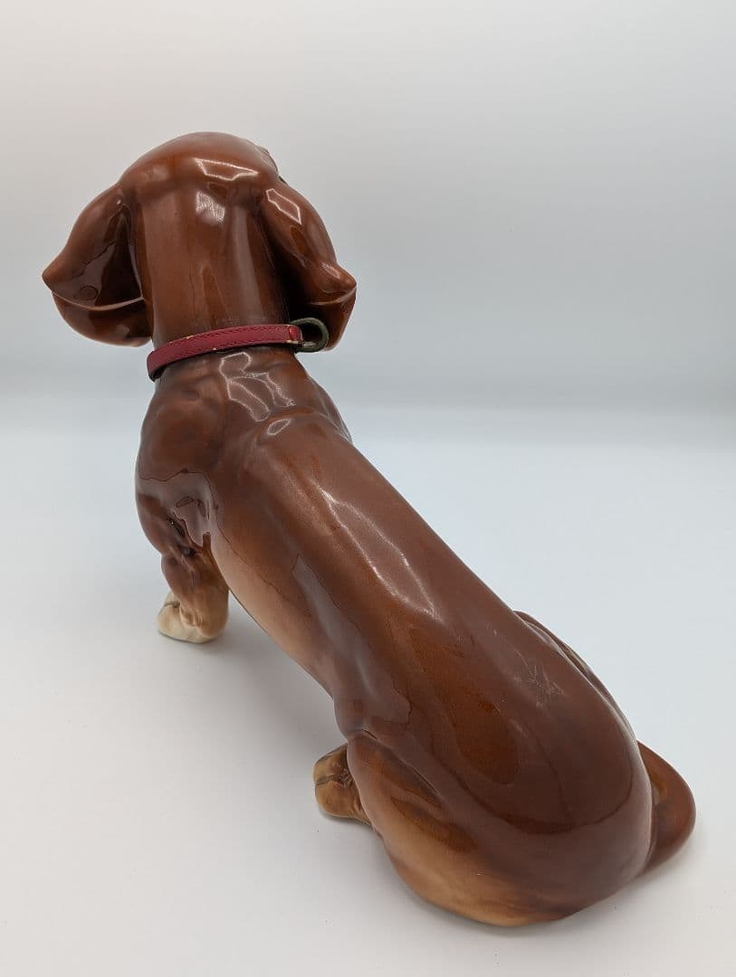 陶器 犬の彫刻 茶色 首輪付き