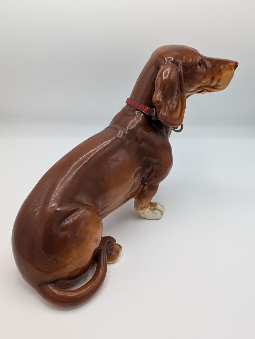 陶器 犬の彫刻 茶色 首輪付き