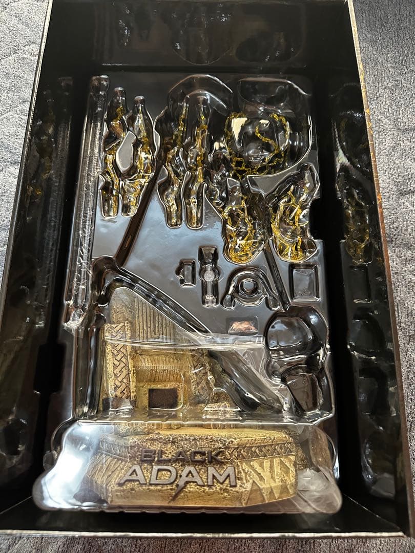 ホットトイズ　ブラックアダム　ゴールデンアーマーver.