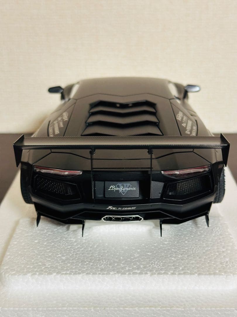 ランボルギーニ アヴェンタドールLBマットブラック
