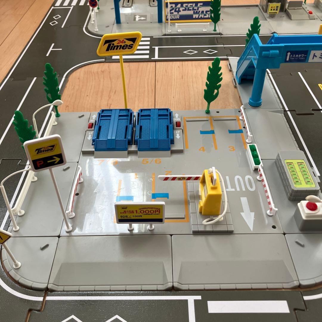 トミカタウン 洗車場 交番 駐車場 信号機×2 歩道橋 つながる道路