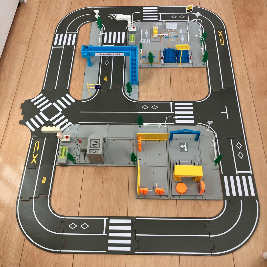 トミカタウン 洗車場 交番 駐車場 信号機×2 歩道橋 つながる道路