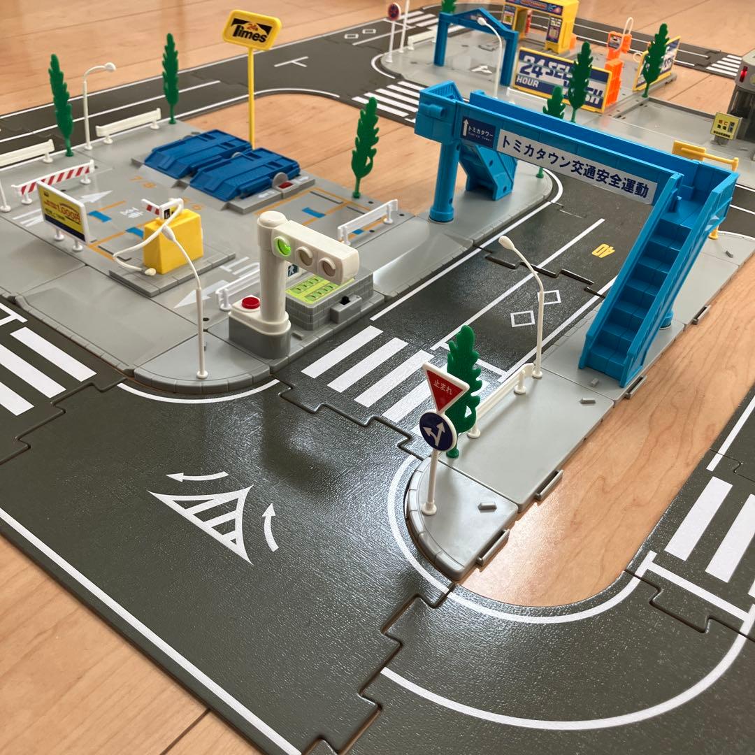 トミカタウン 洗車場 交番 駐車場 信号機×2 歩道橋 つながる道路