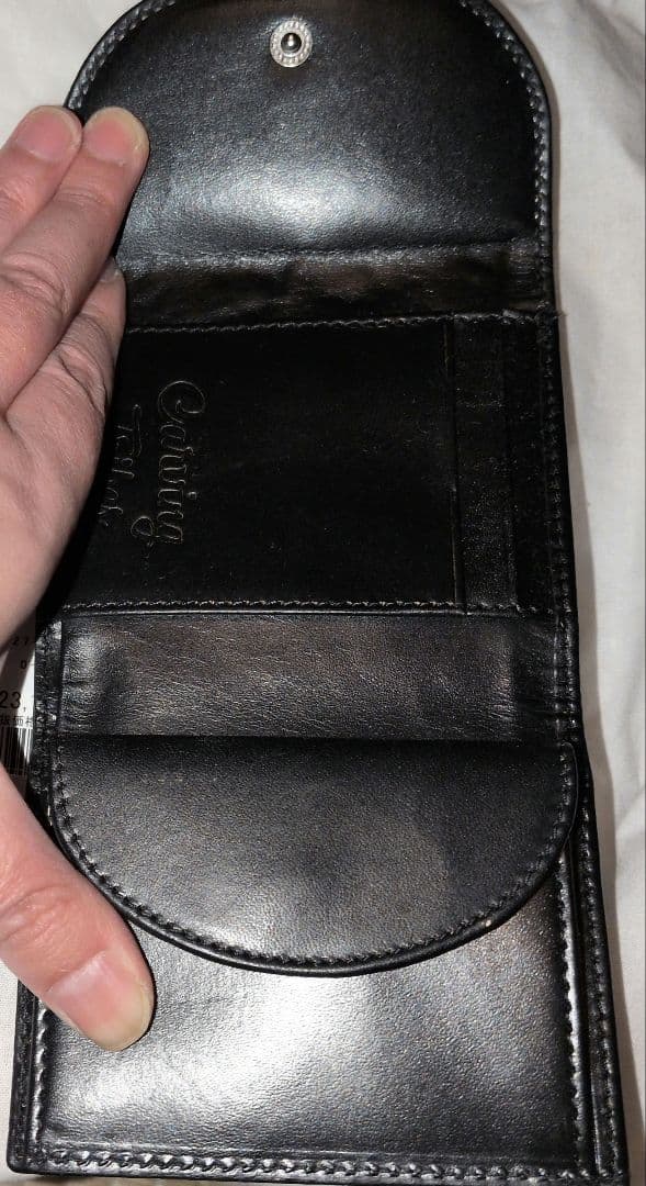 黒 花柄エンボス 二つ折り財布 O-F