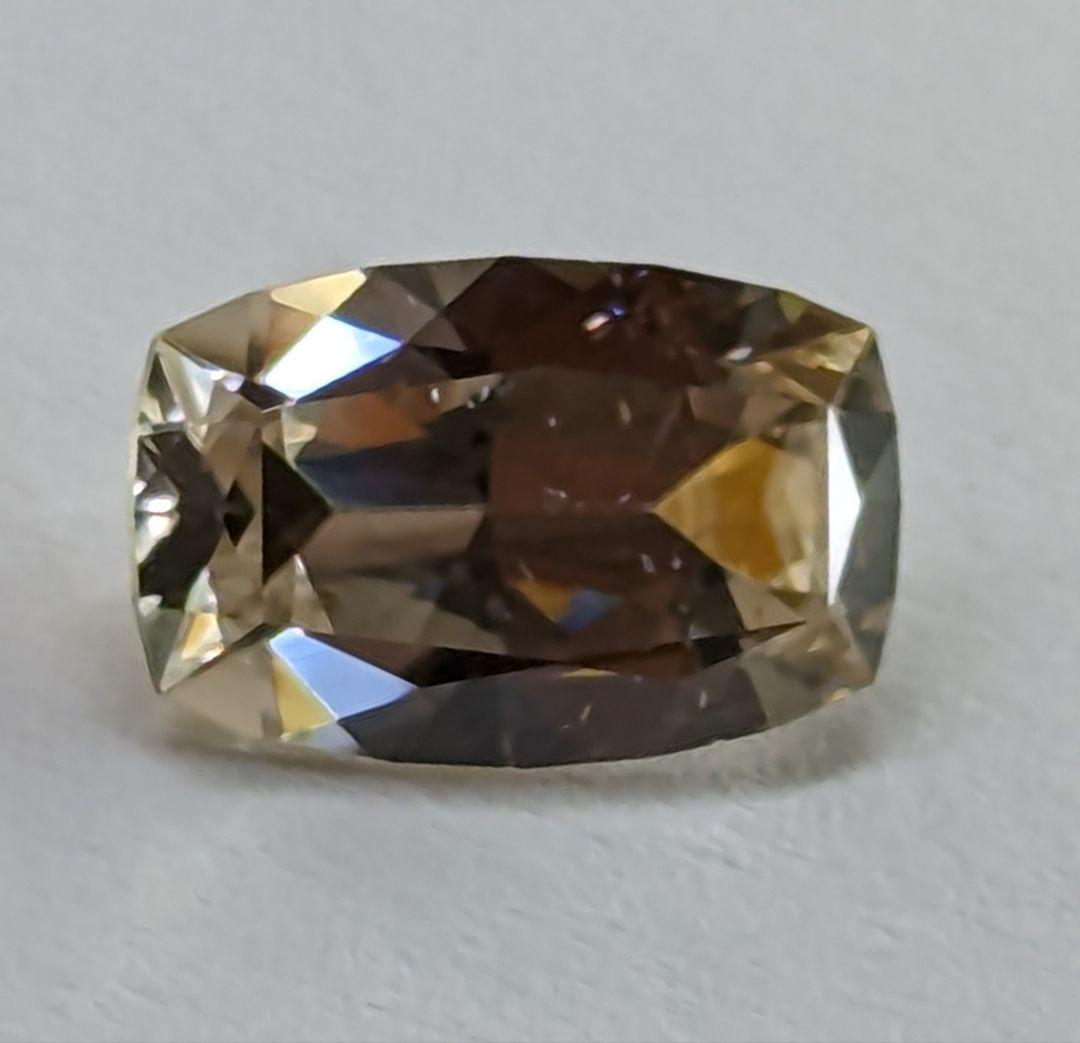 ハーツレンジ産 天然ジルコン 2.5ct ルース