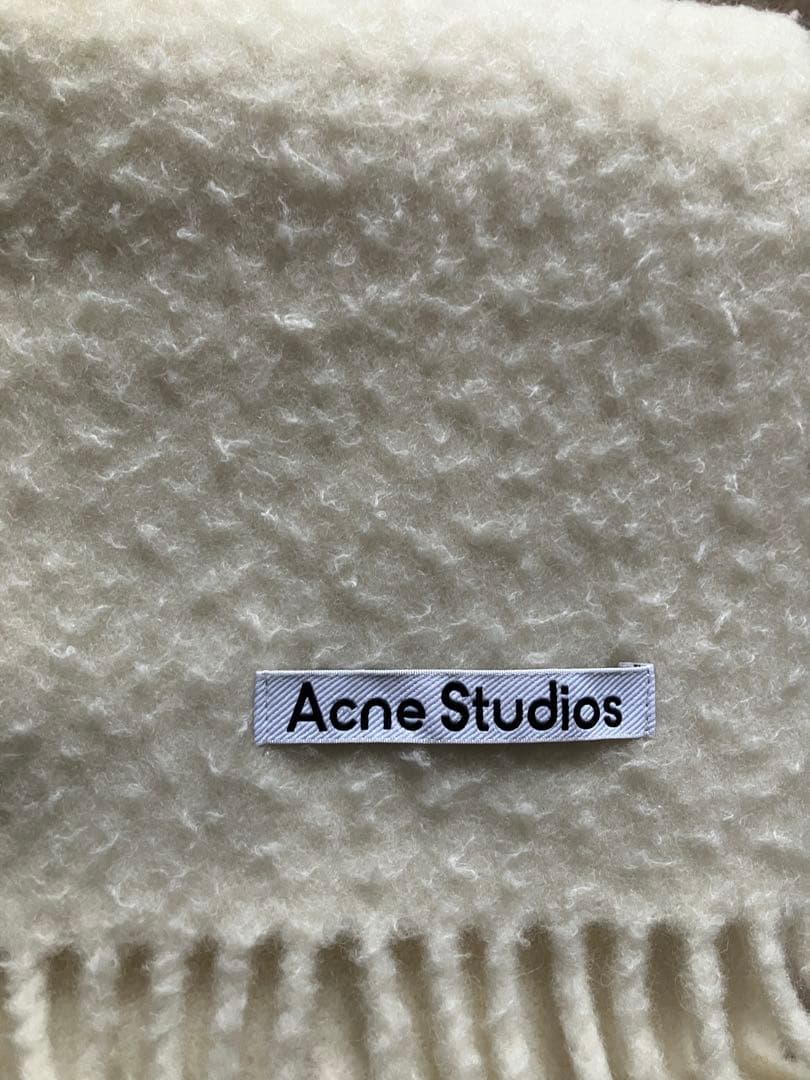 プレゼントにも！新品タグ付きAcne Studios アイボリー マフラー☆