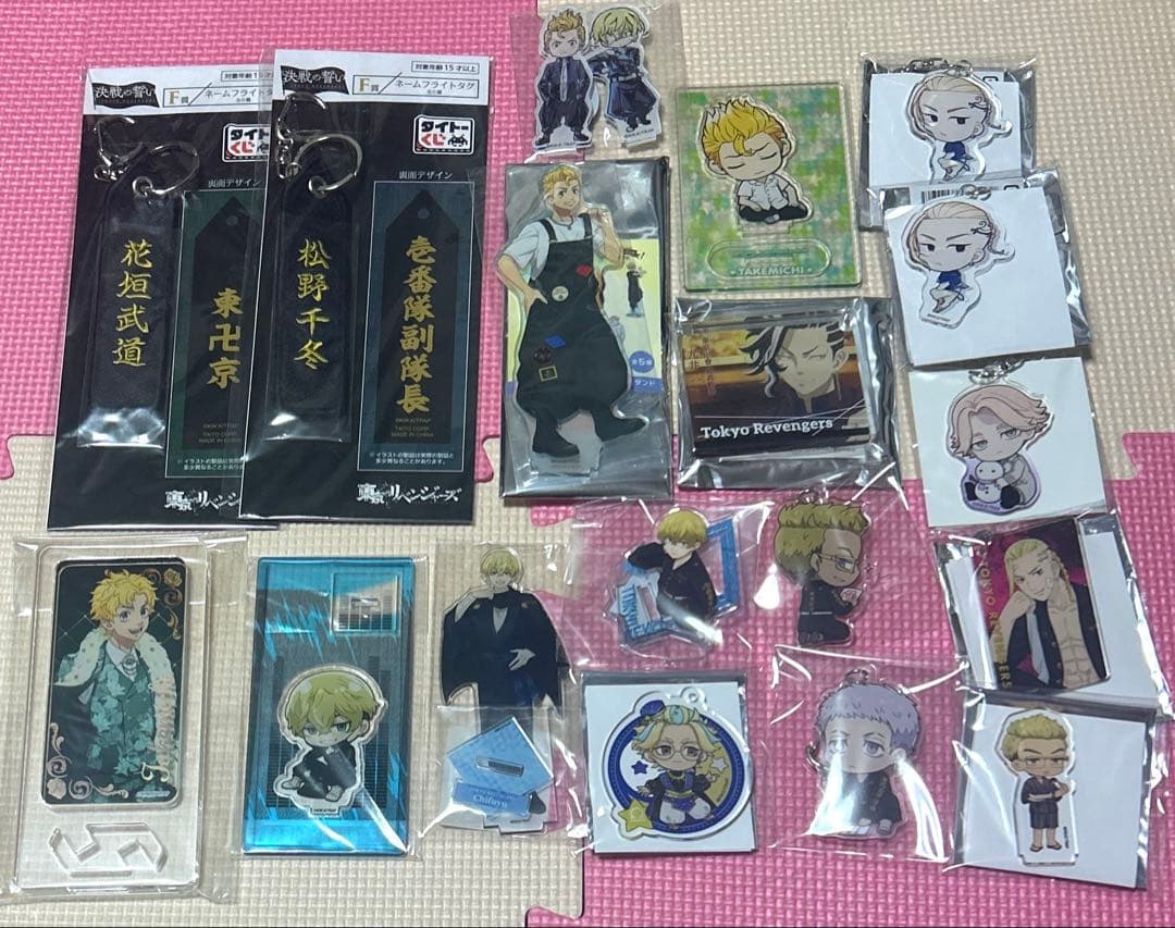 東京リベンジャーズ　グッズ　85個　まとめ　アクスタ　アクキー　缶バッジ