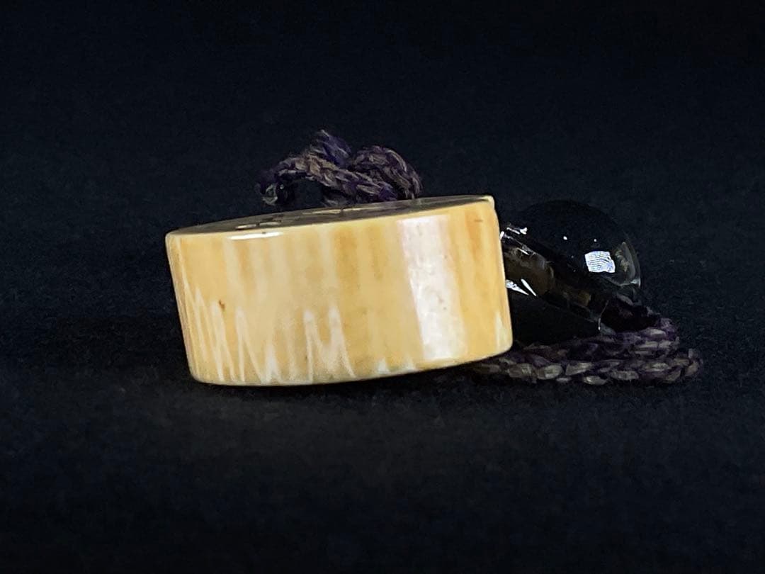 根付　提げ物　水鳥の図　トンボ玉緒締　饅頭根付