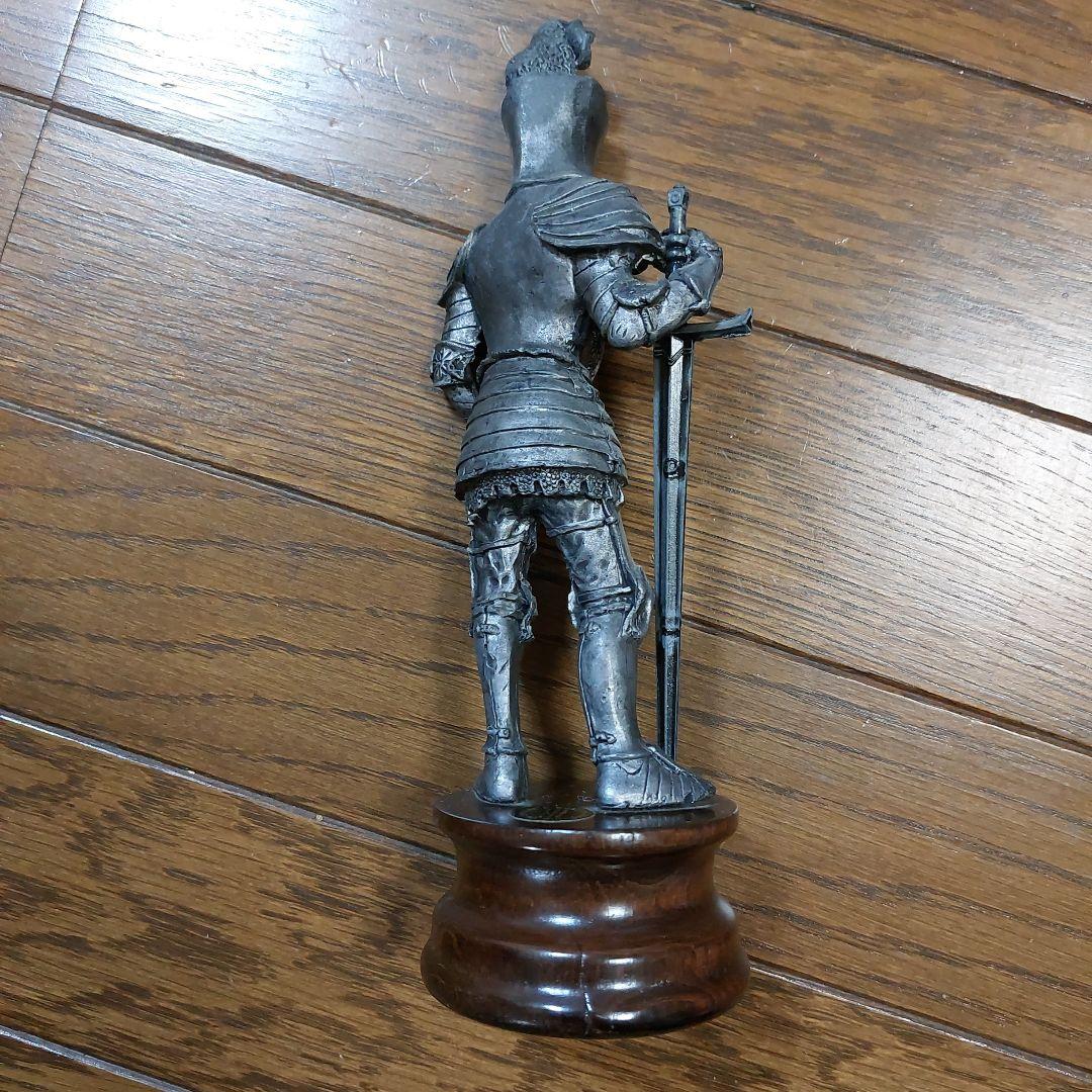 「値下げ」騎士像 金属製 木製台座付き 約20cm