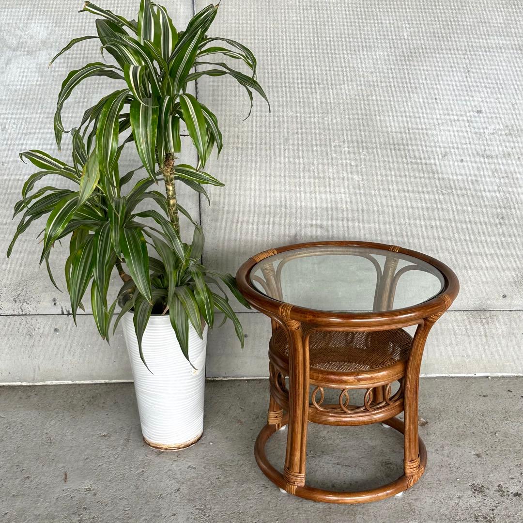 ⭐️即決価格⭐️ラタンサイドテーブル　丸型ガラステーブル　藤　天板49cm