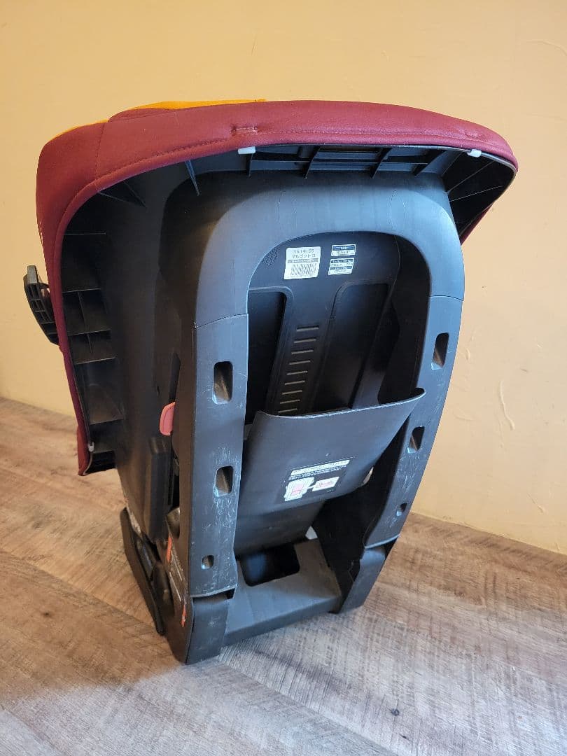 Combiコンビ マルゴットS チャイルドシート新生児～7歳頃まで ローマレッド