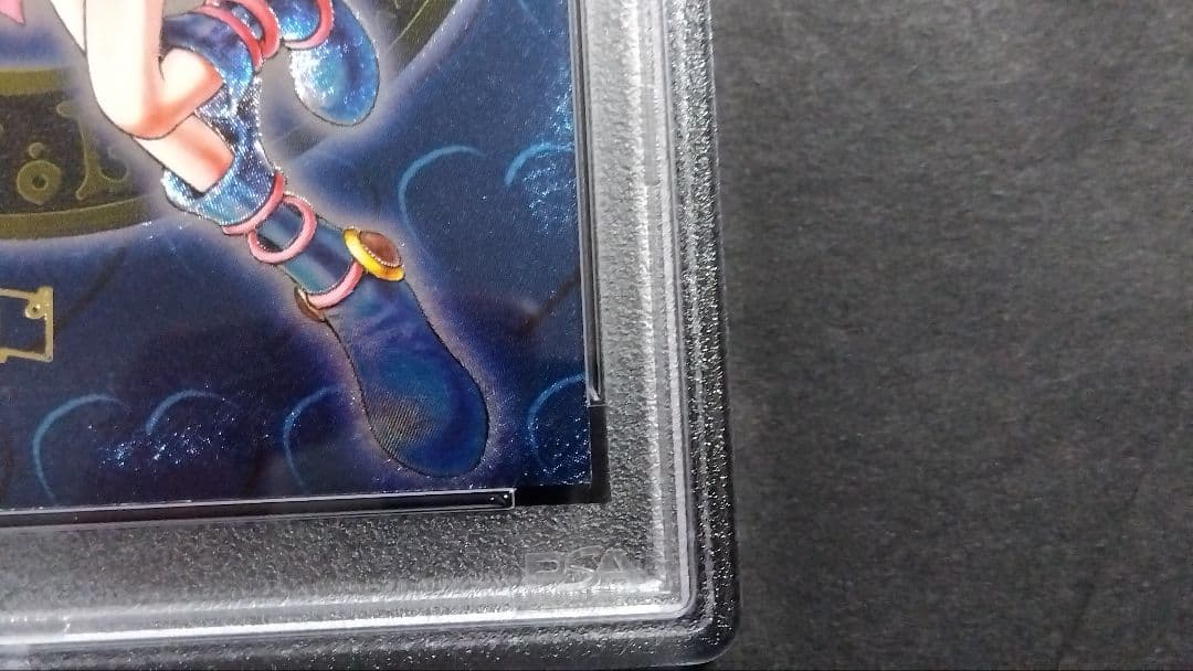 PSA8「DDM ブラックマジシャンガール」ブルー レリーフ ダンジョンダイス