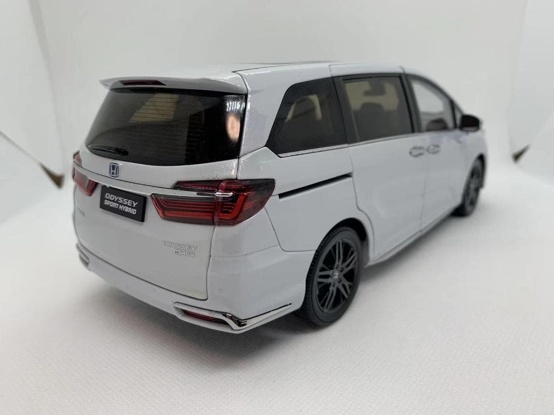 302-001 1/18 ホンダ オデッセイ 2022 ホワイト