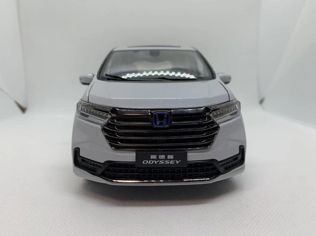 302-001 1/18 ホンダ オデッセイ 2022 ホワイト