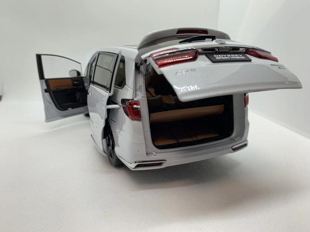 302-001 1/18 ホンダ オデッセイ 2022 ホワイト